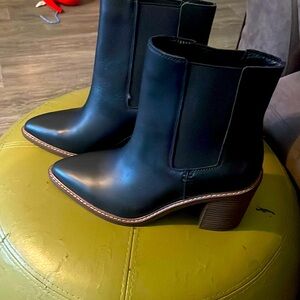 NWOT Boots Size 9.5W